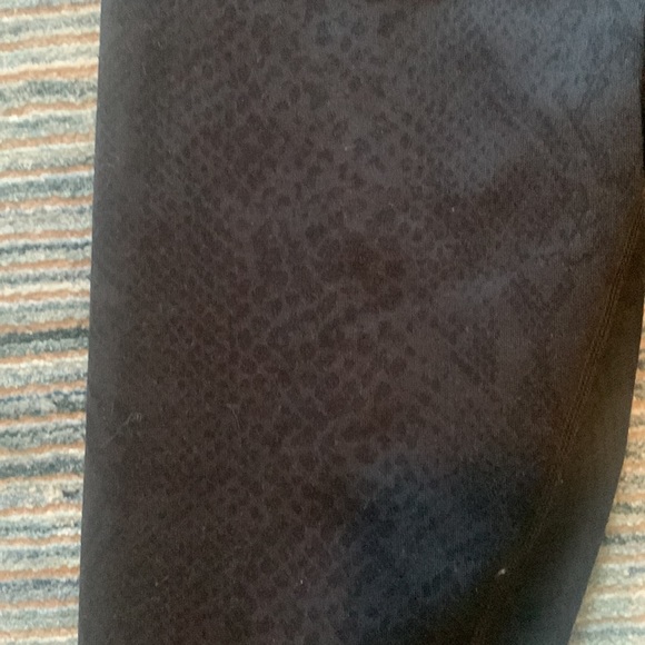 Lululemon size 4 snake print legging - Picture 2 of 3